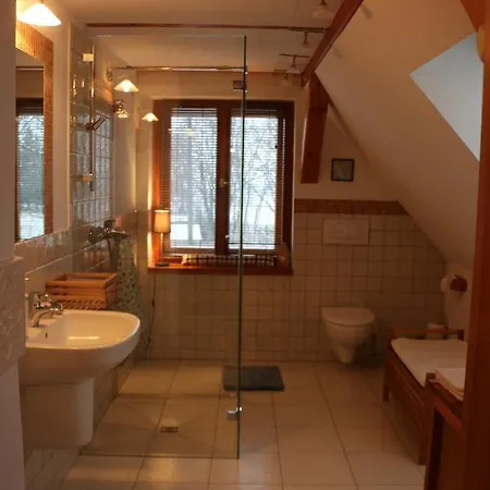 Pszczelarnia Dom Pracy Tworczej Farm stay *