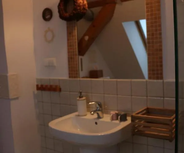 Pszczelarnia Dom Pracy Tworczej